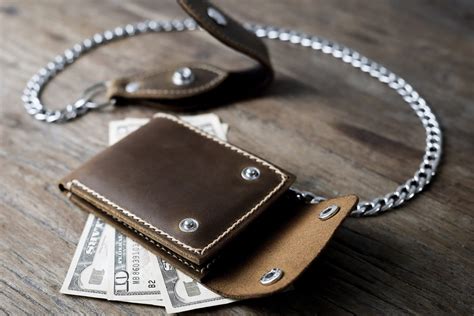 wallet with chain attached